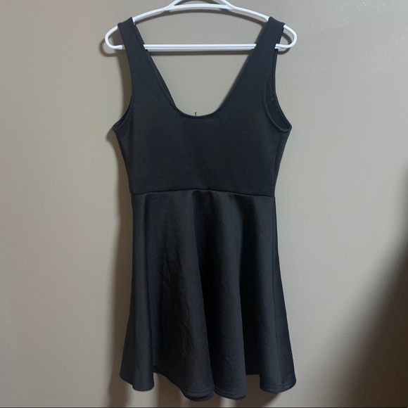 Black dress - Picture 3 of 3